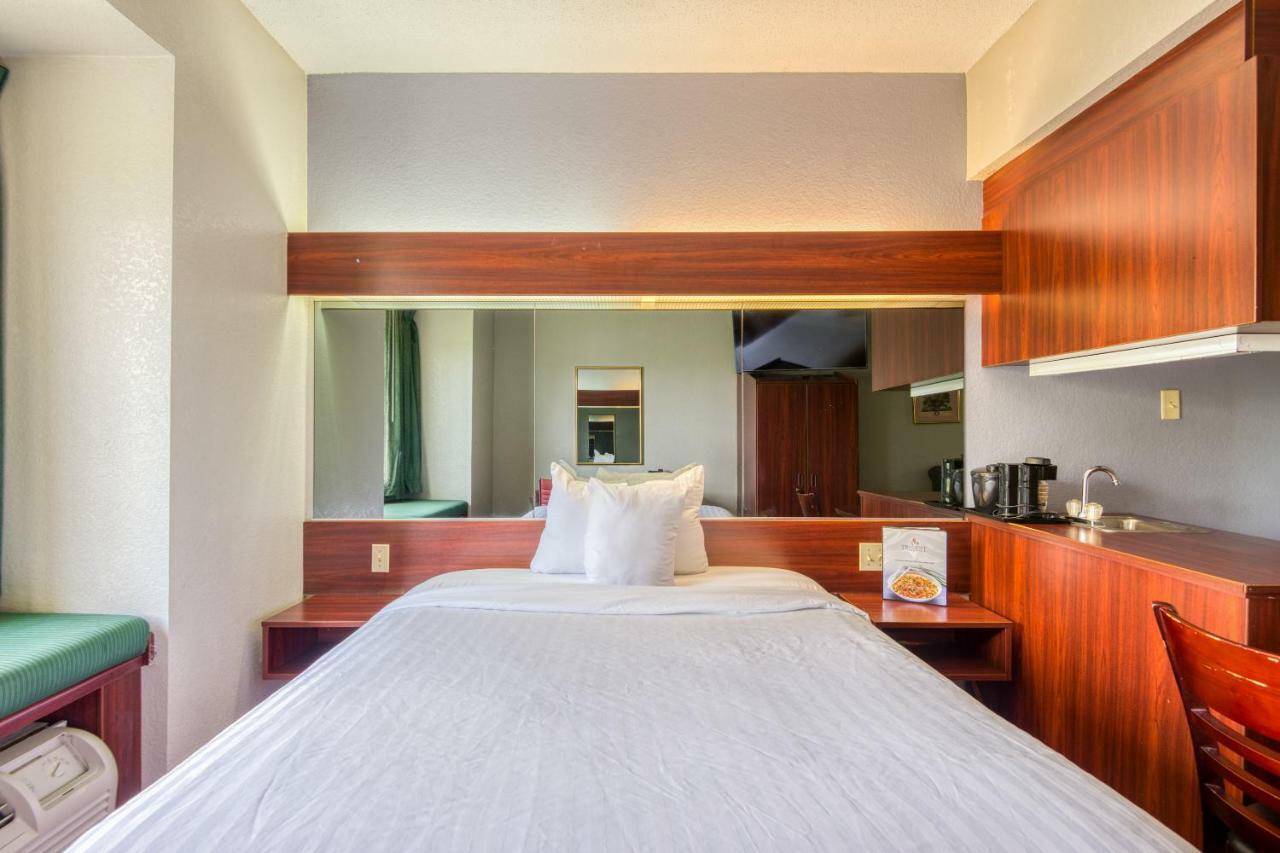 Trident Inn & Suites, Baton Rouge (Adults Only) Prairieville Bagian luar foto
