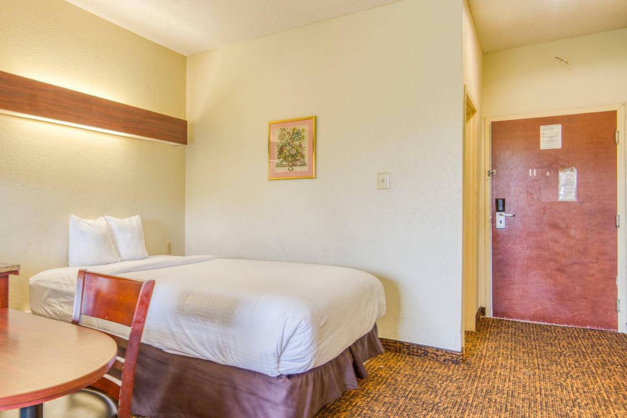 Trident Inn & Suites, Baton Rouge (Adults Only) Prairieville Bagian luar foto